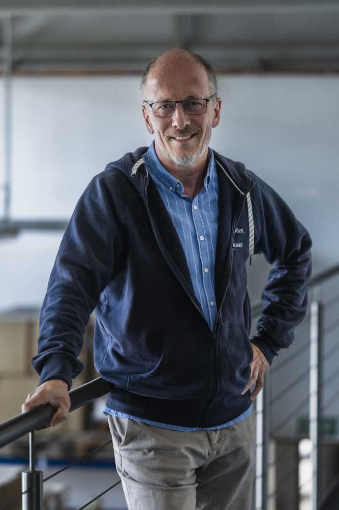 Jörg Schäfer Jörg Schäfer, Experte für Wärmepumpen und regenerative Energielösungen bei der SynergieCenter Unternehmensgruppe in Emmering